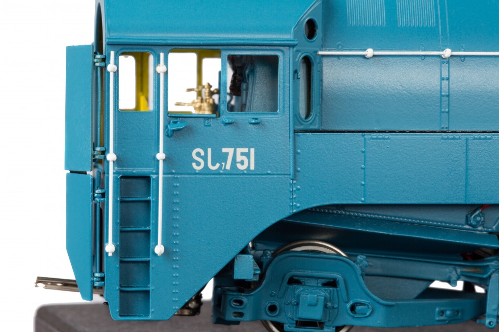 SL7 Streamlined Steam Locomotive HO-002