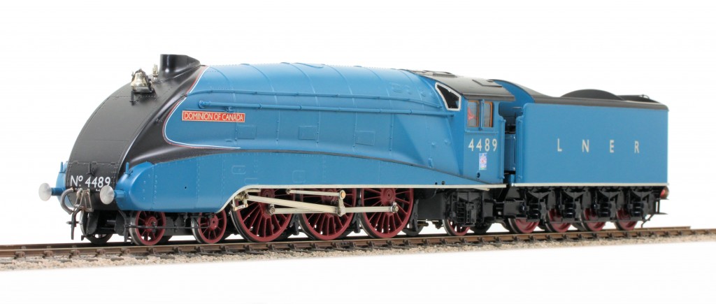 LNER Class A4 Streamlined Steam Locomotive O-001