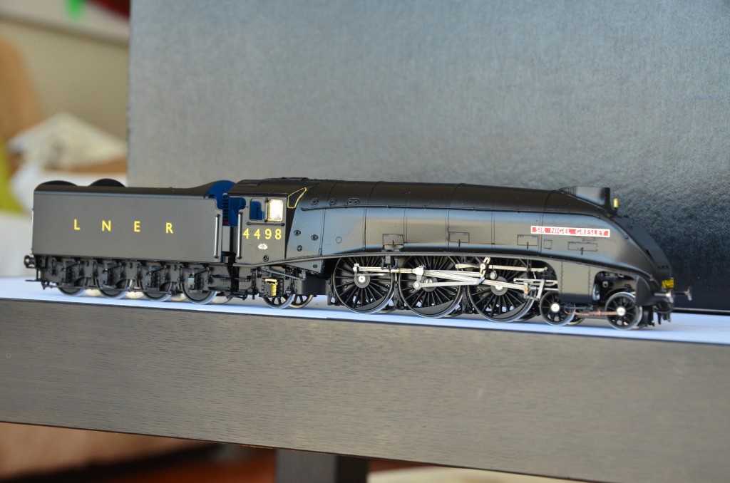 LNER 4498 A4 Sir Nigel Gresley Steam Locomotive HO-032/2